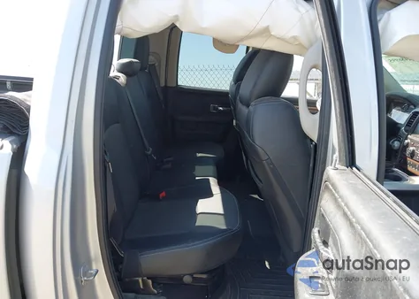 2017 Ram 1500 Laramie 4X4 6'4 Box z USA, uszkodzony, nr VIN 1C6RR7JM6HS792816